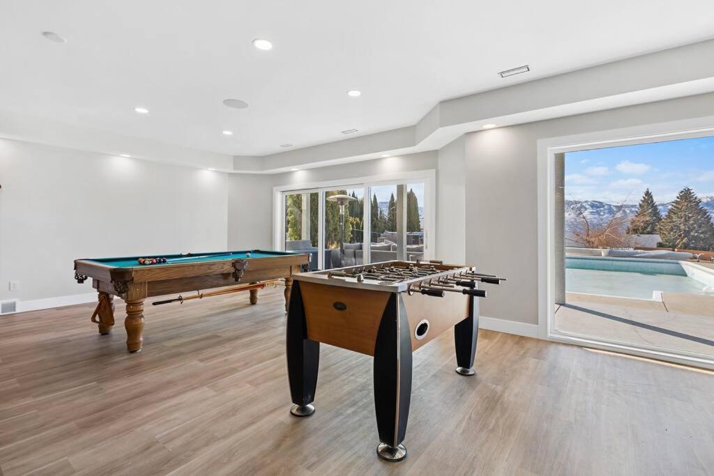 Luxurious 5 Bedroom House With Pool & Sauna West Kelowna Buitenkant foto