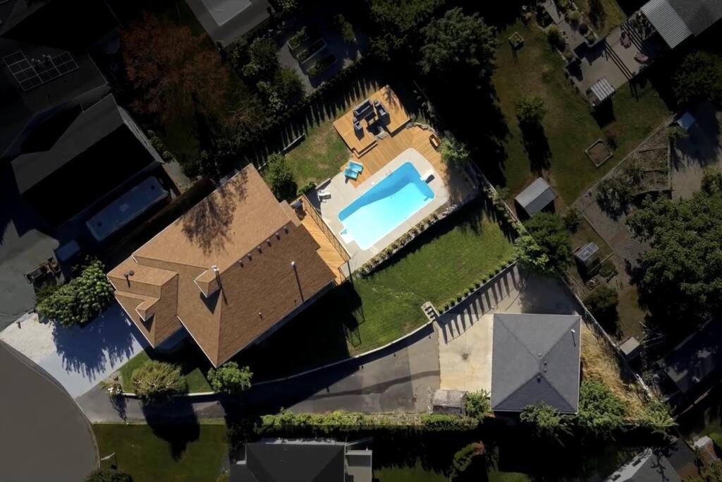 Luxurious 5 Bedroom House With Pool & Sauna West Kelowna Buitenkant foto