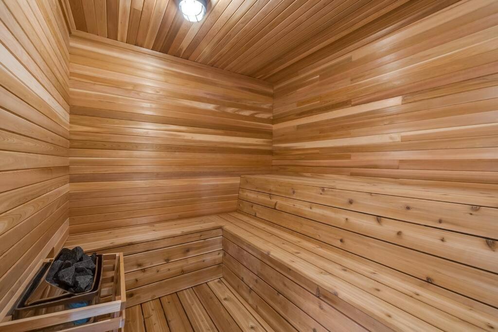 Luxurious 5 Bedroom House With Pool & Sauna West Kelowna Buitenkant foto
