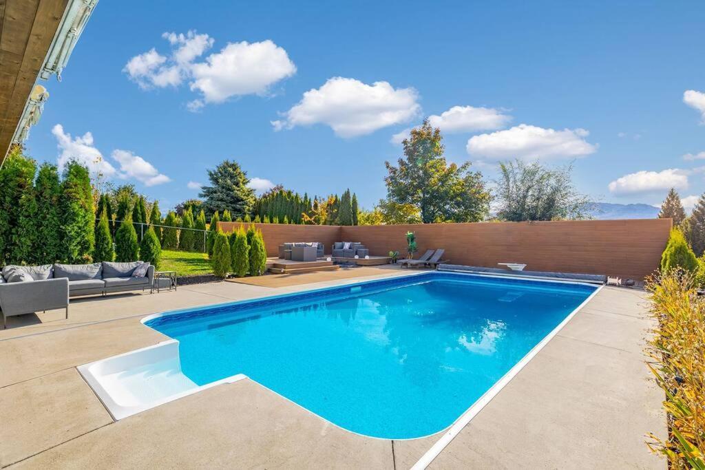 Luxurious 5 Bedroom House With Pool & Sauna West Kelowna Buitenkant foto