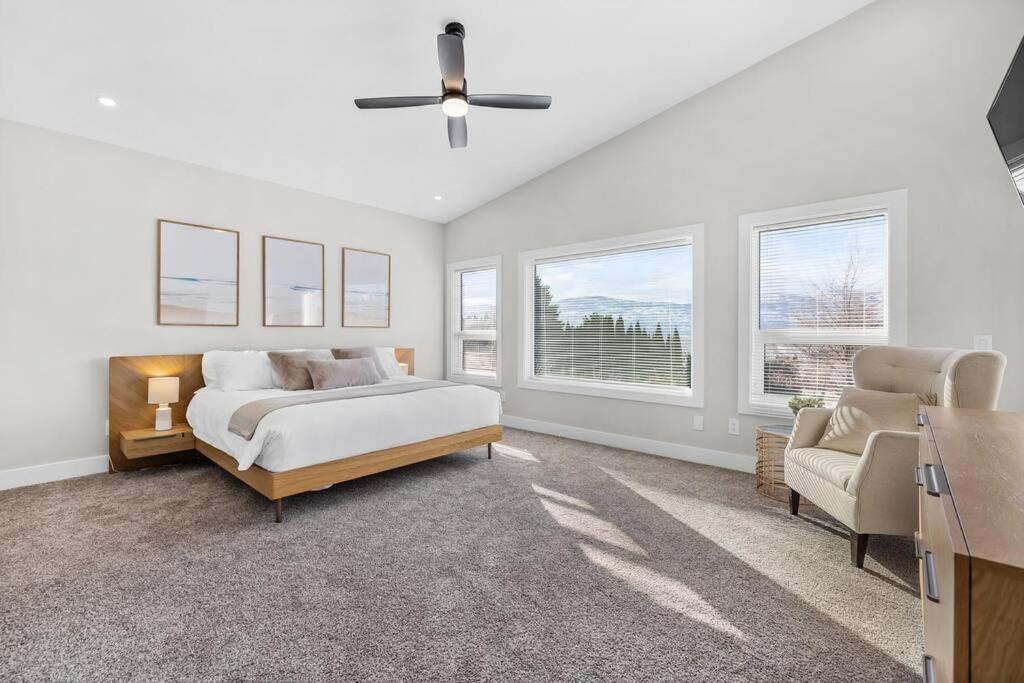 Luxurious 5 Bedroom House With Pool & Sauna West Kelowna Buitenkant foto