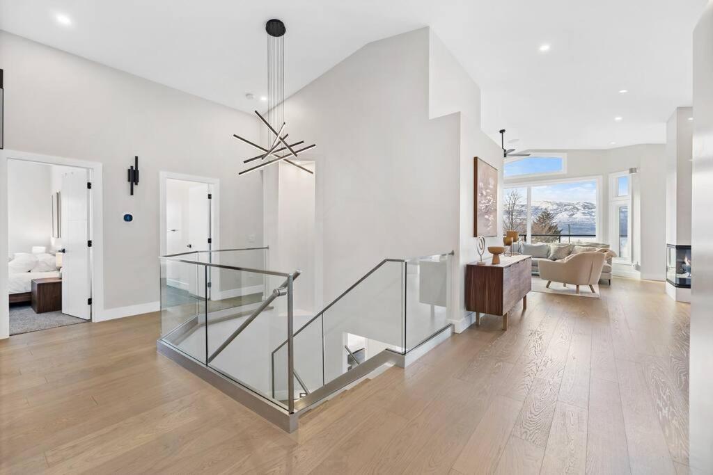 Luxurious 5 Bedroom House With Pool & Sauna West Kelowna Buitenkant foto