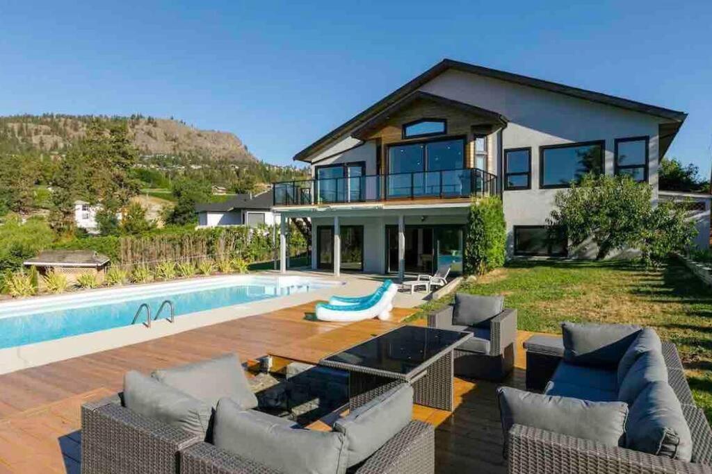 Luxurious 5 Bedroom House With Pool & Sauna West Kelowna Buitenkant foto