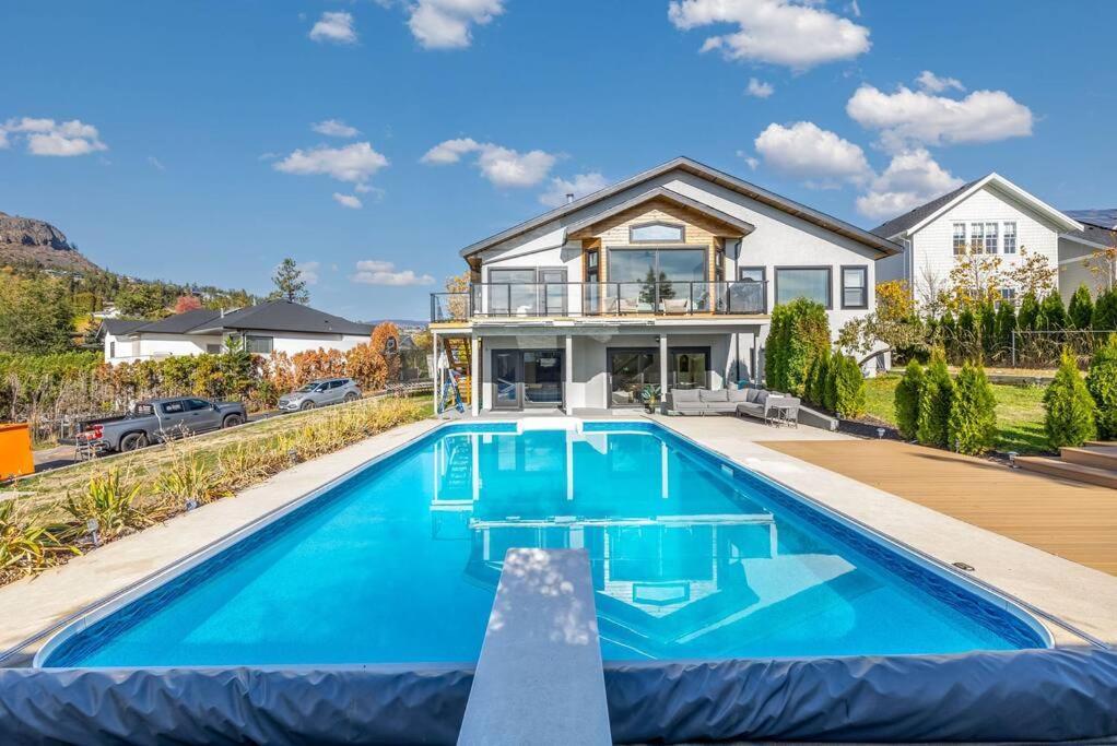 Luxurious 5 Bedroom House With Pool & Sauna West Kelowna Buitenkant foto