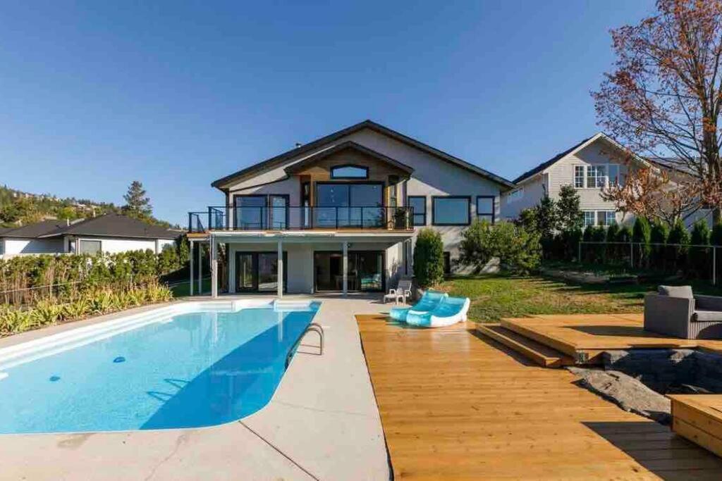 Luxurious 5 Bedroom House With Pool & Sauna West Kelowna Buitenkant foto