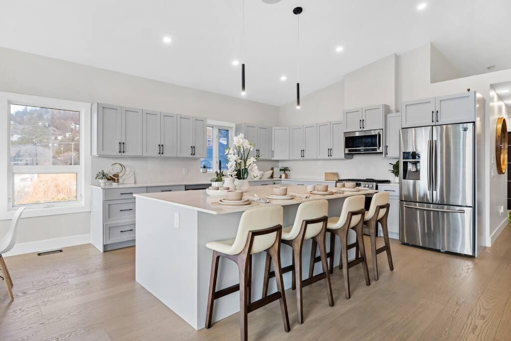 Luxurious 5 Bedroom House With Pool & Sauna West Kelowna Buitenkant foto