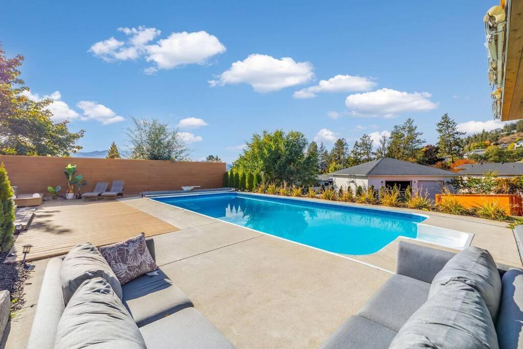 Luxurious 5 Bedroom House With Pool & Sauna West Kelowna Buitenkant foto