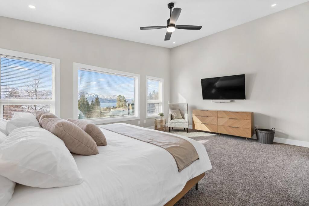 Luxurious 5 Bedroom House With Pool & Sauna West Kelowna Buitenkant foto