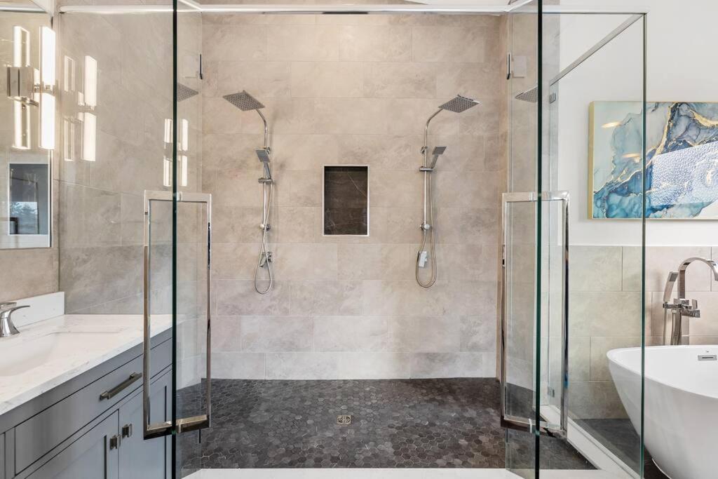 Luxurious 5 Bedroom House With Pool & Sauna West Kelowna Buitenkant foto
