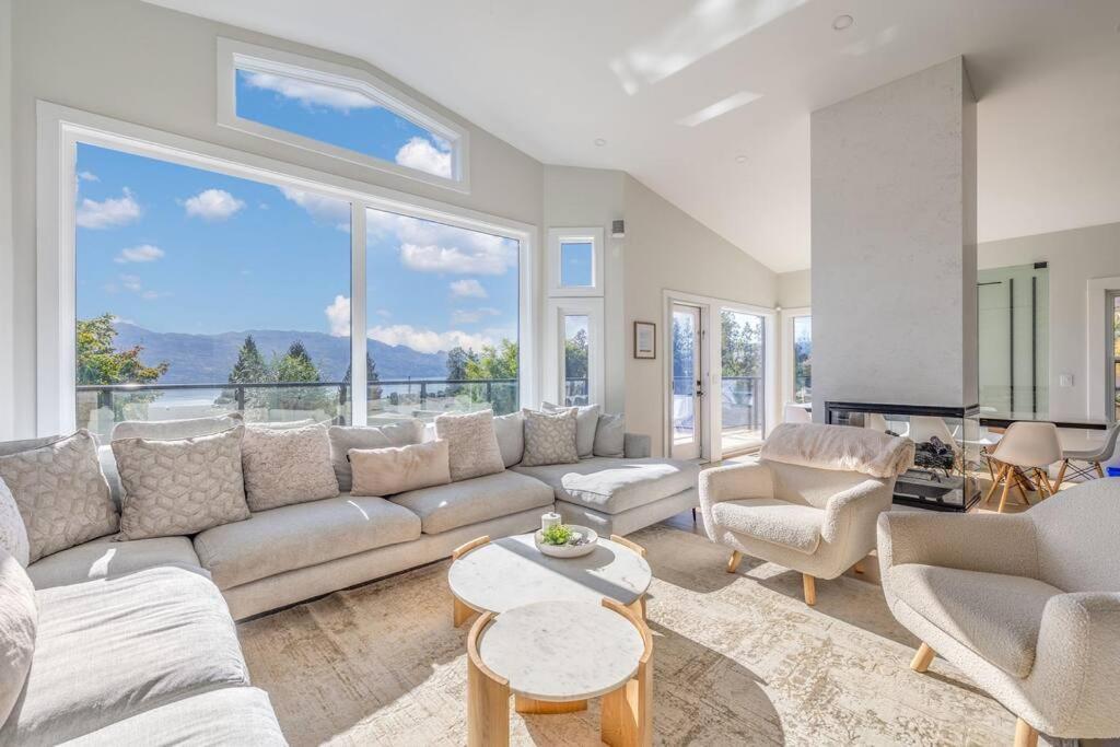 Luxurious 5 Bedroom House With Pool & Sauna West Kelowna Buitenkant foto