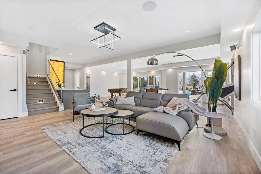 Luxurious 5 Bedroom House With Pool & Sauna West Kelowna Buitenkant foto