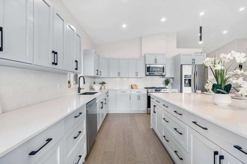 Luxurious 5 Bedroom House With Pool & Sauna West Kelowna Buitenkant foto