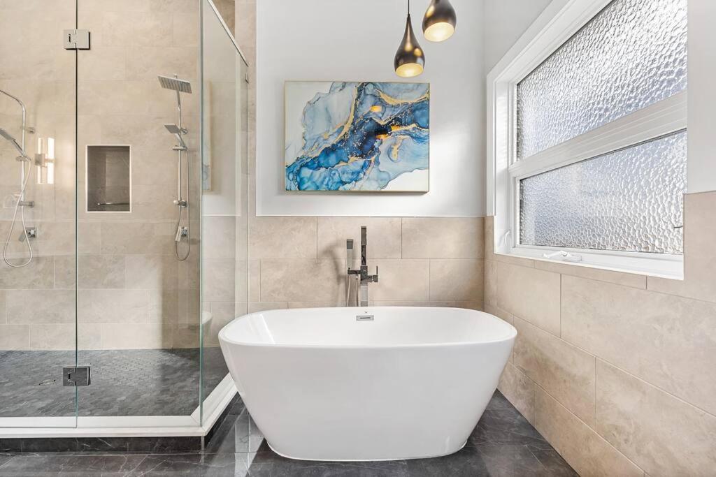 Luxurious 5 Bedroom House With Pool & Sauna West Kelowna Buitenkant foto