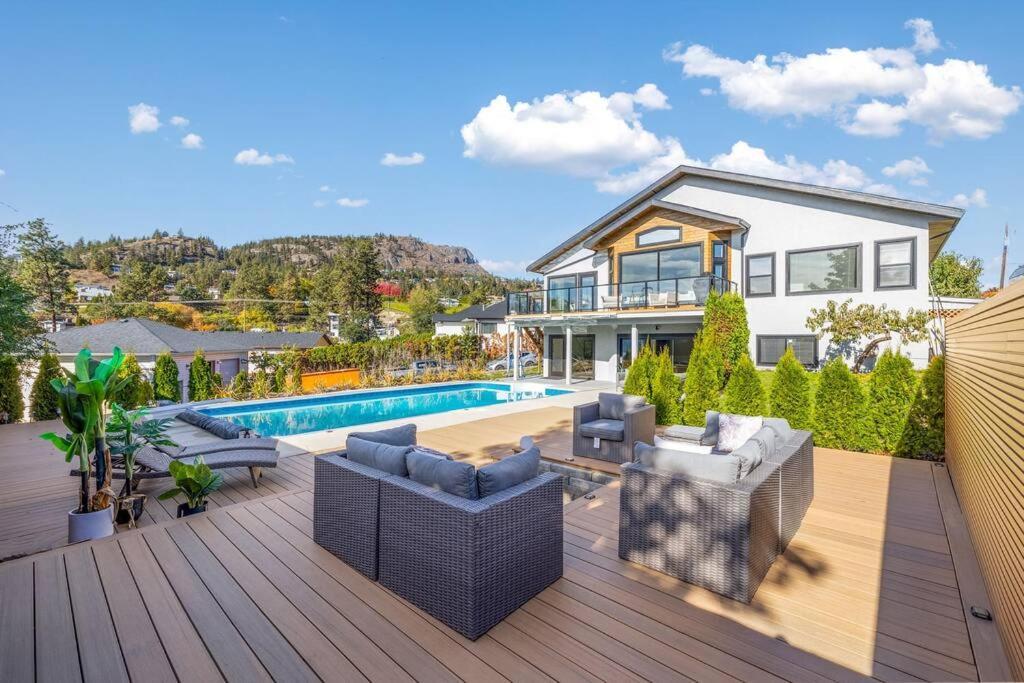 Luxurious 5 Bedroom House With Pool & Sauna West Kelowna Buitenkant foto