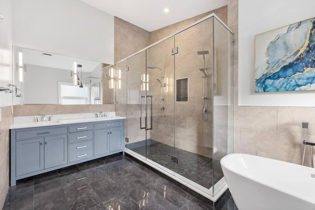 Luxurious 5 Bedroom House With Pool & Sauna West Kelowna Buitenkant foto