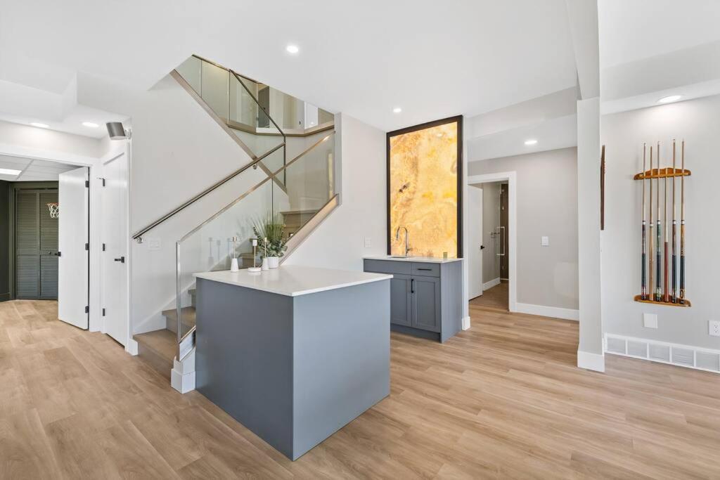 Luxurious 5 Bedroom House With Pool & Sauna West Kelowna Buitenkant foto