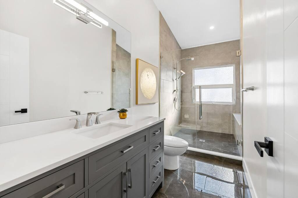 Luxurious 5 Bedroom House With Pool & Sauna West Kelowna Buitenkant foto