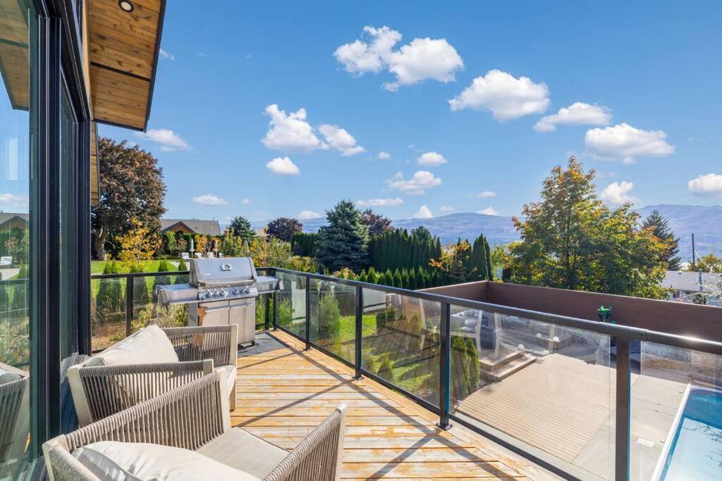 Luxurious 5 Bedroom House With Pool & Sauna West Kelowna Buitenkant foto