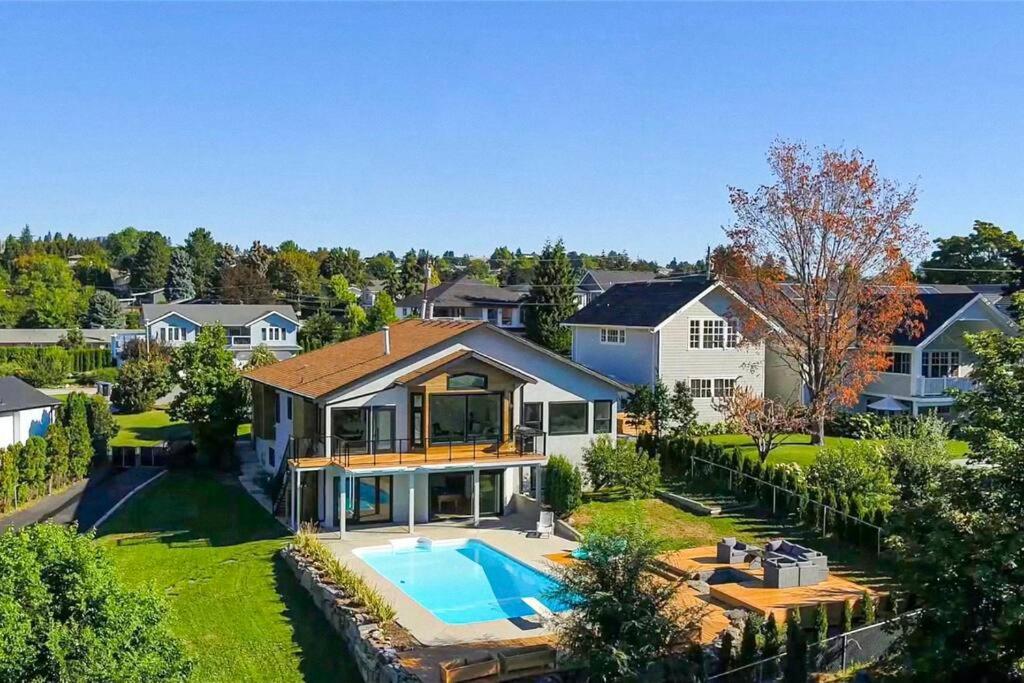 Luxurious 5 Bedroom House With Pool & Sauna West Kelowna Buitenkant foto
